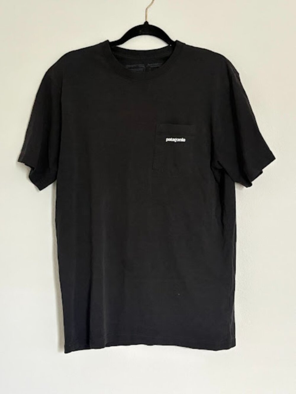 Patagonia Men’s Med Black Cotton Knit Crewneck Pocket Logo Graphic T-Shirt